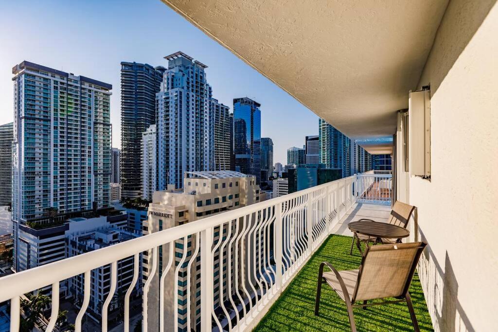 Upscale Brickell 3 Bedroom With Water Views And Free Parking Miami Extérieur photo